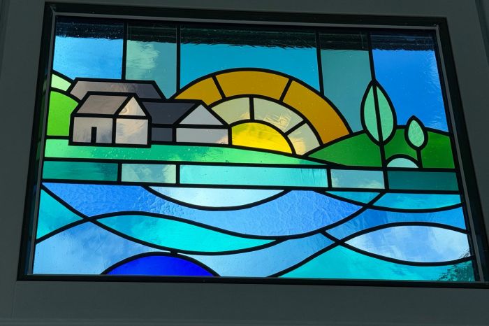 Glas in lood met gestileerd Gooisch landschap