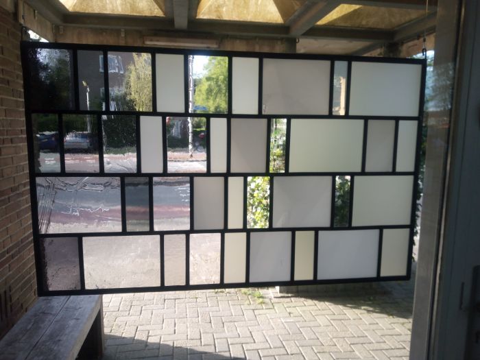 Moderne Bleiverglasung in Weiss und Grau, ca. 75 x 50cm, &euro; 225,-